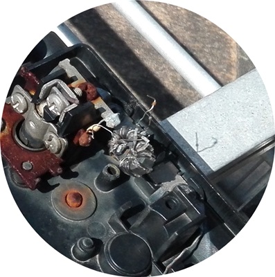 落雷によるアンテナ給電部破損(拡大)